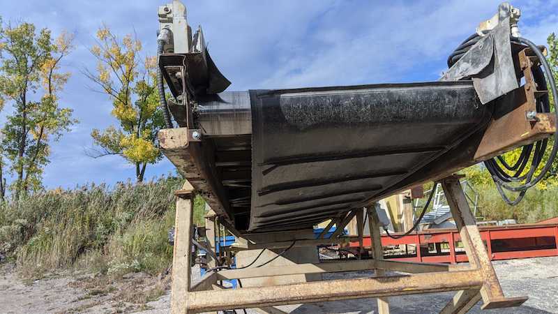 38" wide x 27' long, Rubber belt conveyor, 3 HP, mounted on legs - Image 1