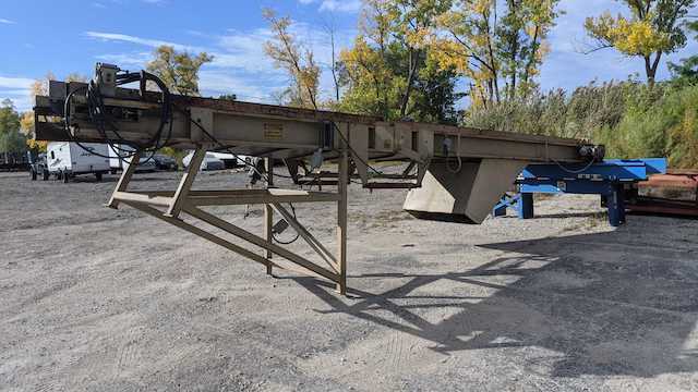 38" wide x 27' long, Rubber belt conveyor, 3 HP, mounted on legs - Image 2
