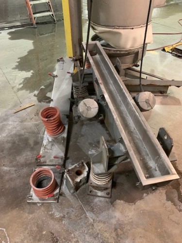5.5" wide x 6' long, Carrier vibrating conveyor, Stainless Steel, clamp on top cover, 4 springs - Image 4