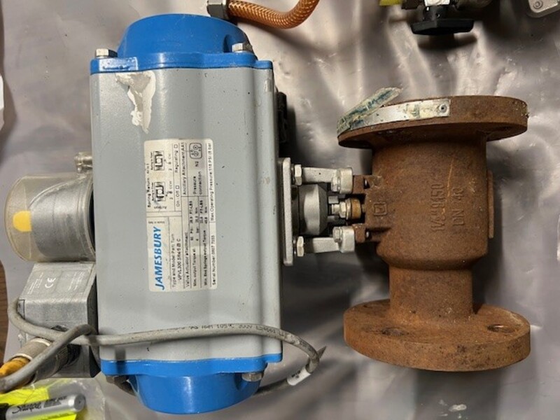Jamesbury #VPVL300 SR4/5BC, 1-1/2" Pneumatic Valve Actuator - Image 1