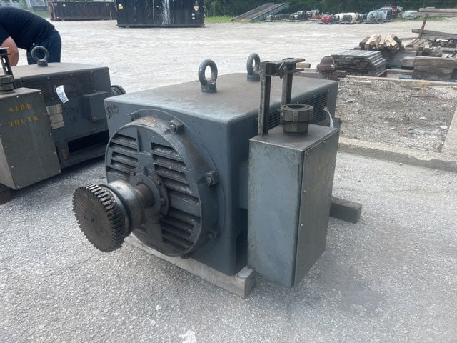 700 HP 1200 RPM Toshiba, Frame 355LL, Drip-Proof Ball Bearing, 2300/4160 Volts - Image 2