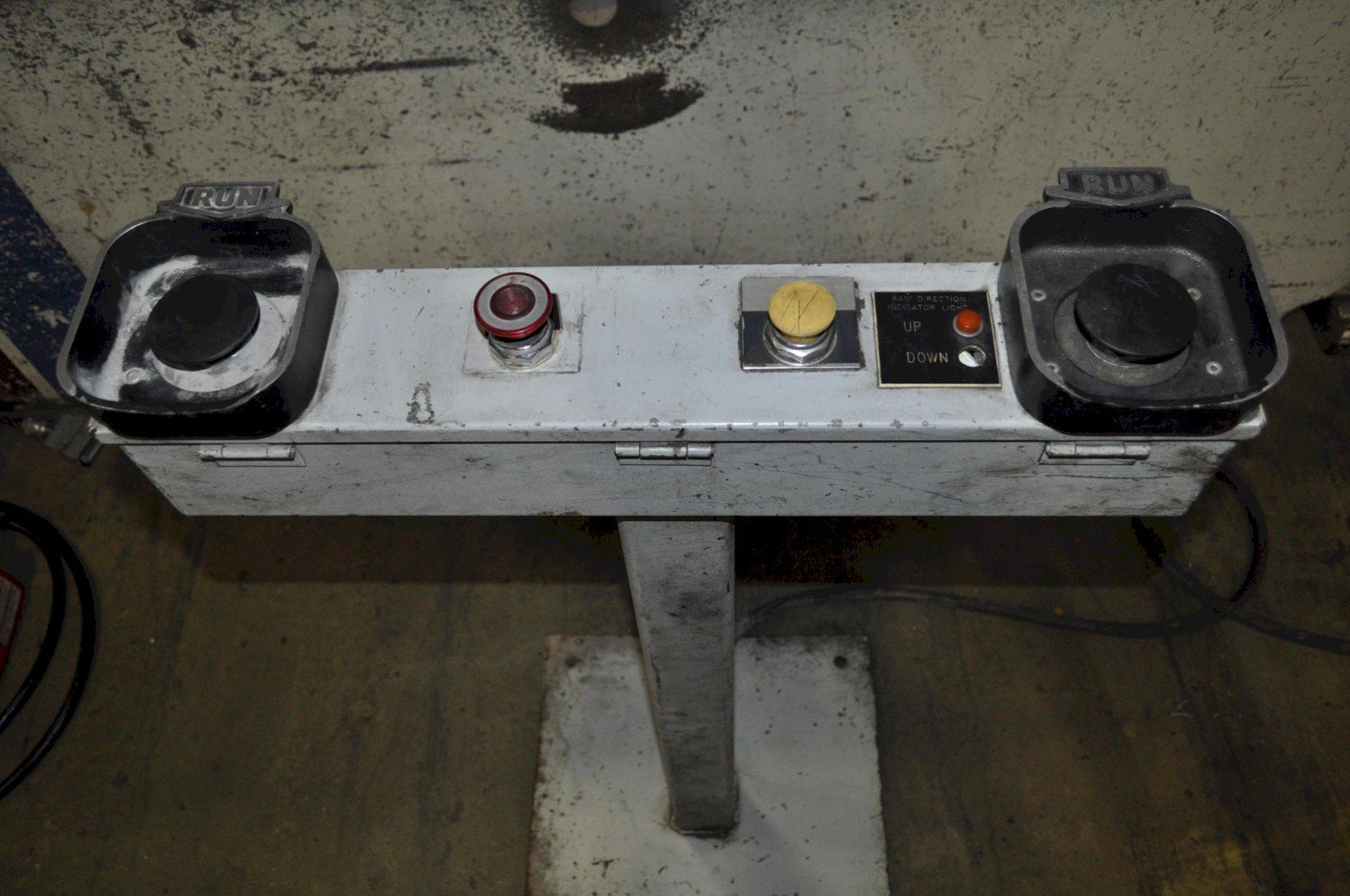 100 Ton, Pacific #J100-12II, hydraulic press brake, 12' overall, 126" between housing, 8" stroke, 7" throat - Image 9