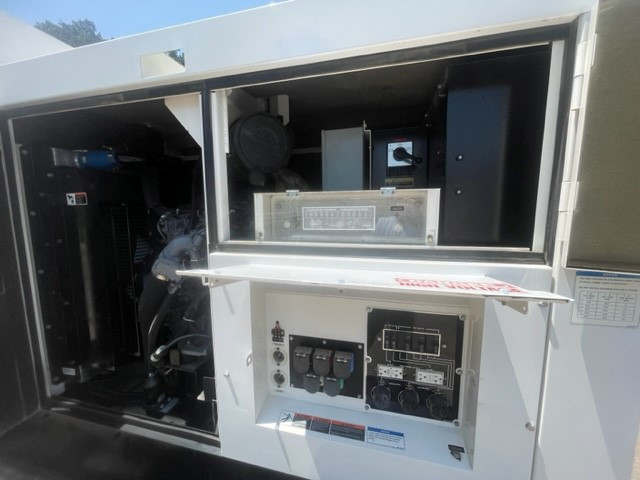 56 KW Multiquip #DCA70SSIU4f, diesel, sound attenuated enclosure, 240/480 Volts, 5669 hours, 2018 - Image 4