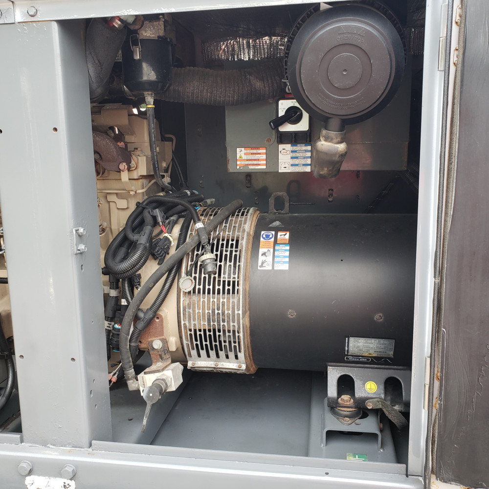 96 KW Wacker Neuson #G120, diesel, sound attenuated enclosure, 240/480 Volts, 20764 hours - Image 5