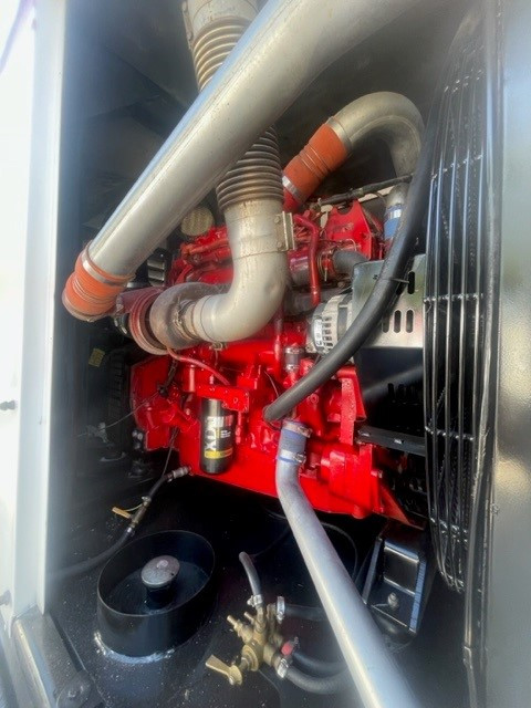 300 KW Cummins #C300D6R, diesel, sound attenuated enclosure, 240/480 Volts, 593 hours, 2012 - Image 7
