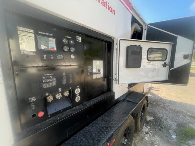 300 KW Cummins #C300D6R, diesel, sound attenuated enclosure, 240/480 Volts, 593 hours, 2012 - Image 9