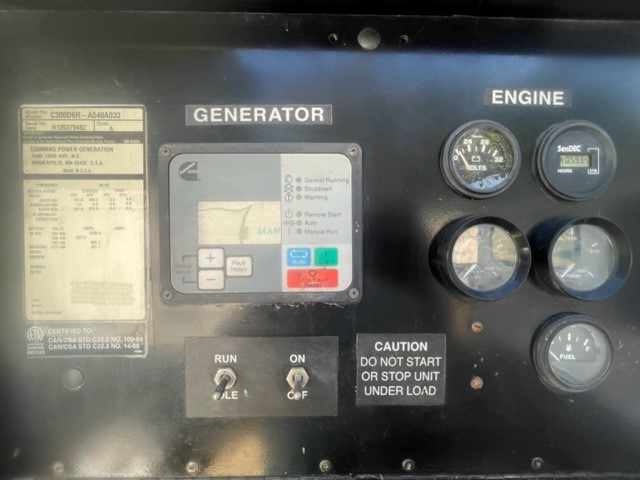 300 KW Cummins #C300D6R, diesel, sound attenuated enclosure, 240/480 Volts, 593 hours, 2012 - Image 10