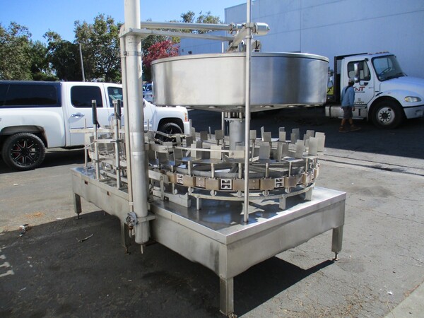 Gravity feed, 1 gallon bottle filling machine w/ 24 heads - Image 6