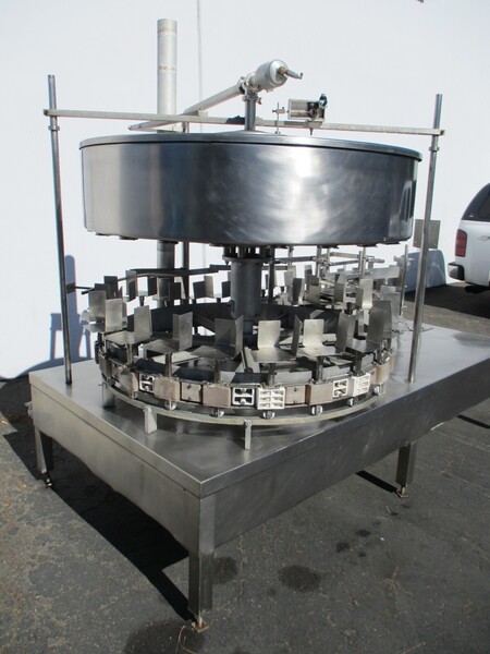Gravity feed, 1 gallon bottle filling machine w/ 24 heads - Image 10