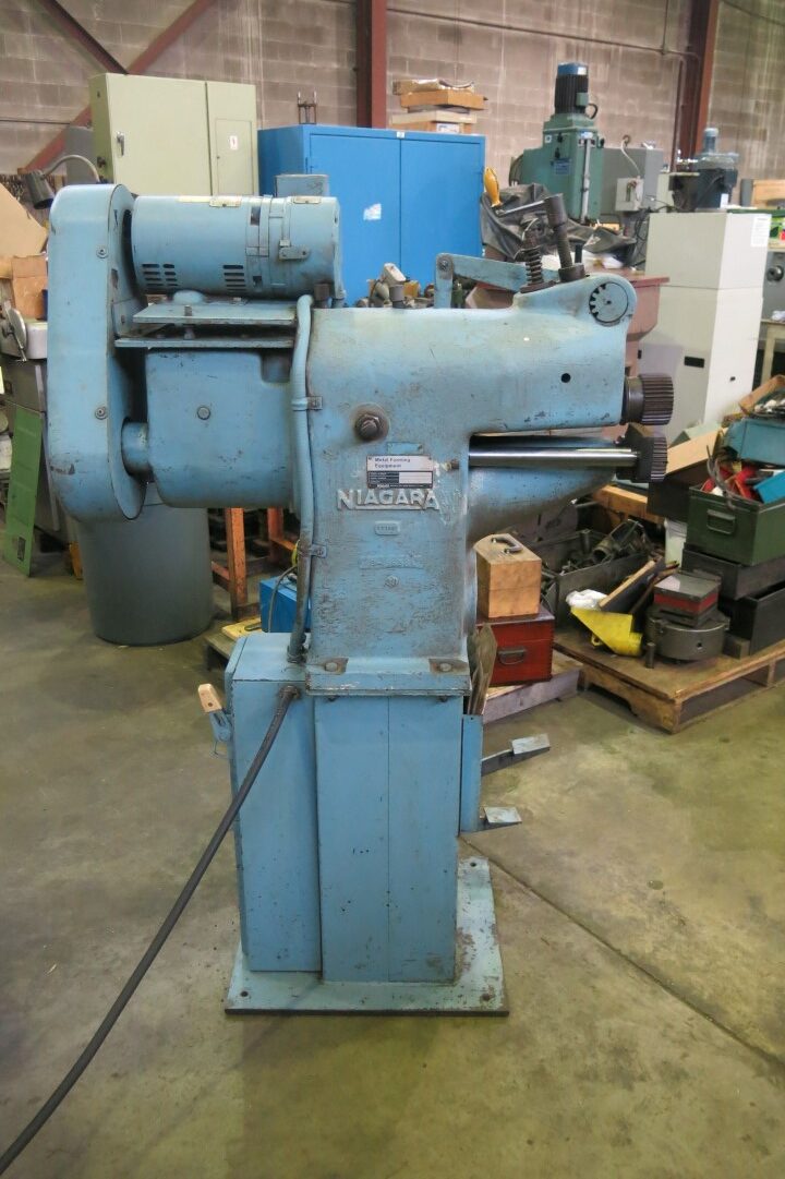 16 gauge Niagara #180, Rotary Crimping & Beading Machine, 6"-18" circle cutting diameter - Image 4