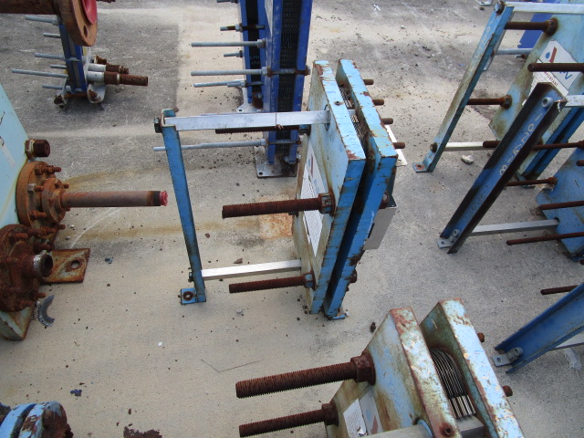 13 sq.ft., APV, 11 plates, 8" W x 22" L plates, 145 psi, 300°F, 1.5" plate pack thickness, 1994 - Image 9