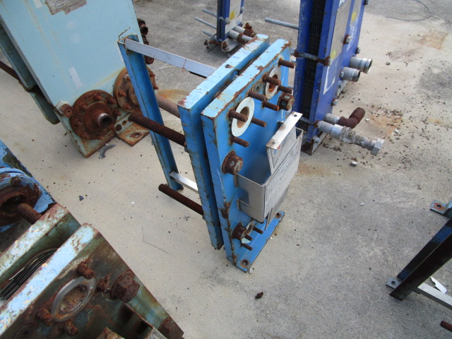13 sq.ft., APV, 11 plates, 8" W x 22" L plates, 145 psi, 300°F, 1.5" plate pack thickness, 1994 - Image 10