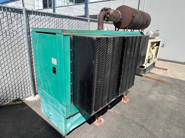 150 KW Cummins #DGFA-4476063, diesel generator set, sound attenuated enclosure, 120/208 Volts, upgraded - Image 4