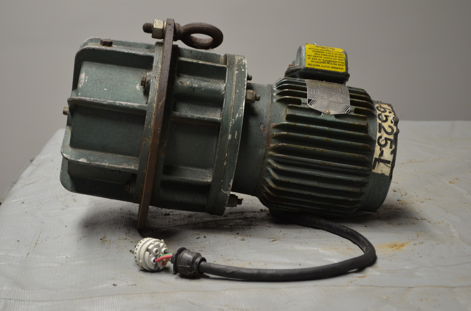 Gyrator, Vibra Screw Electric Vibrator, 13" diameter Flange, 19" overall length, 9" Rotor, 0.75 HP, 1750 RPM - Image 1