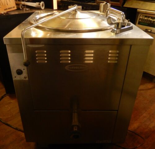 80 gallon Cleveland #KGM80CP, stationary Natural gas steam kettle, Stainless Steel spring assist EZ-Lift cover - Image 1