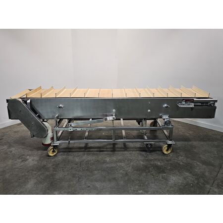 23" wide x 9.6' long, Stainless Steel Sanitary Cleated Incline Belt Conveyor, 22.3" width vinyl belt, 2.5" - Image 2