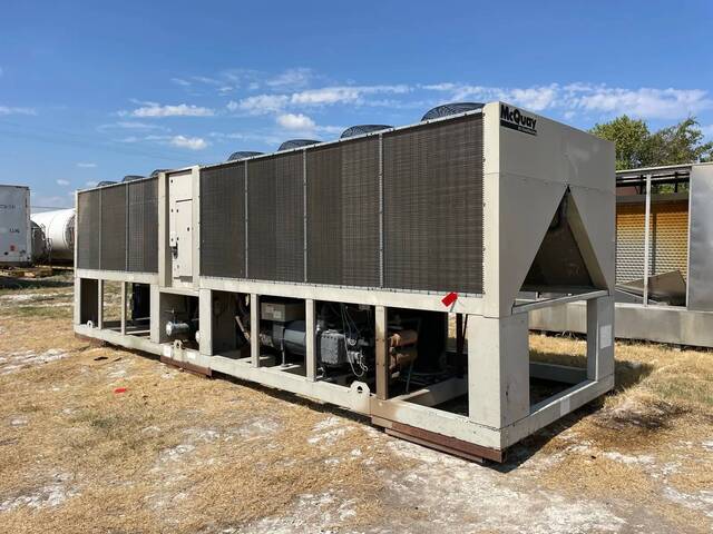 250 Ton, McQuay #AGS250B27-ER10, Air Cooled Water Chiller, Halocarbon (Freon), 16 fins/in. x 3 rows deep, 350 - Image 4