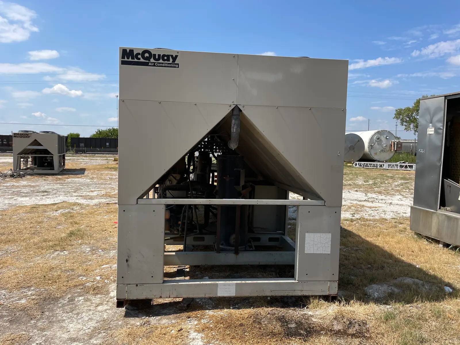 250 Ton, McQuay #AGS250B27-ER10, Air Cooled Water Chiller, Halocarbon (Freon), 16 fins/in. x 3 rows deep, 350 - Image 5