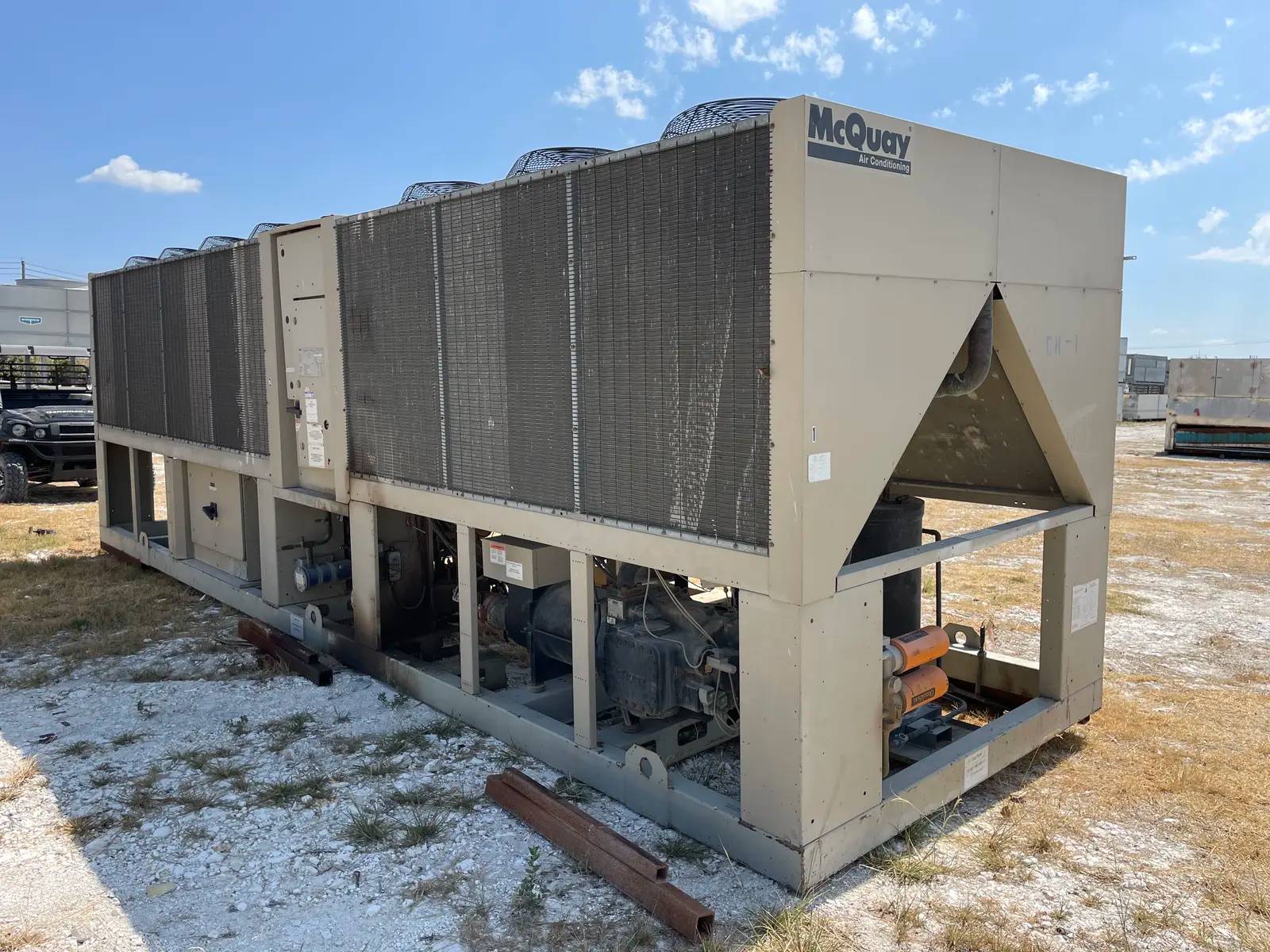 250 Ton, McQuay #AGS250B27-ER10, Air Cooled Water Chiller, Halocarbon (Freon), 16 fins/in. x 3 rows deep, 350 - Image 8