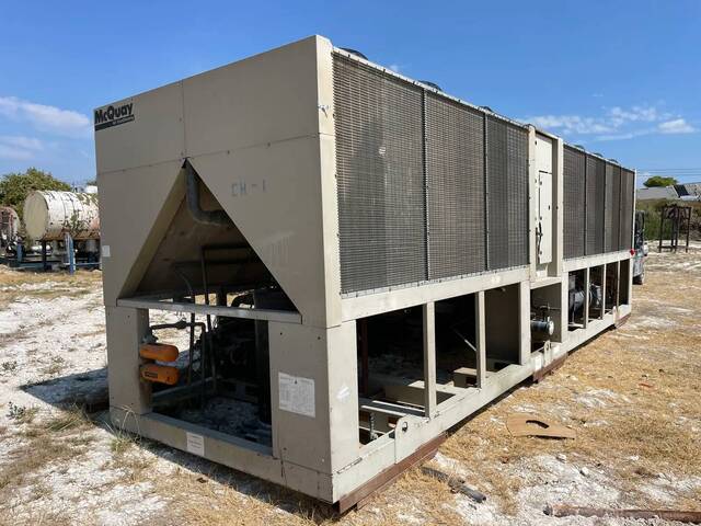 250 Ton, McQuay #AGS250B27-ER10, Air Cooled Water Chiller, Halocarbon (Freon), 16 fins/in. x 3 rows deep, 350 - Image 10