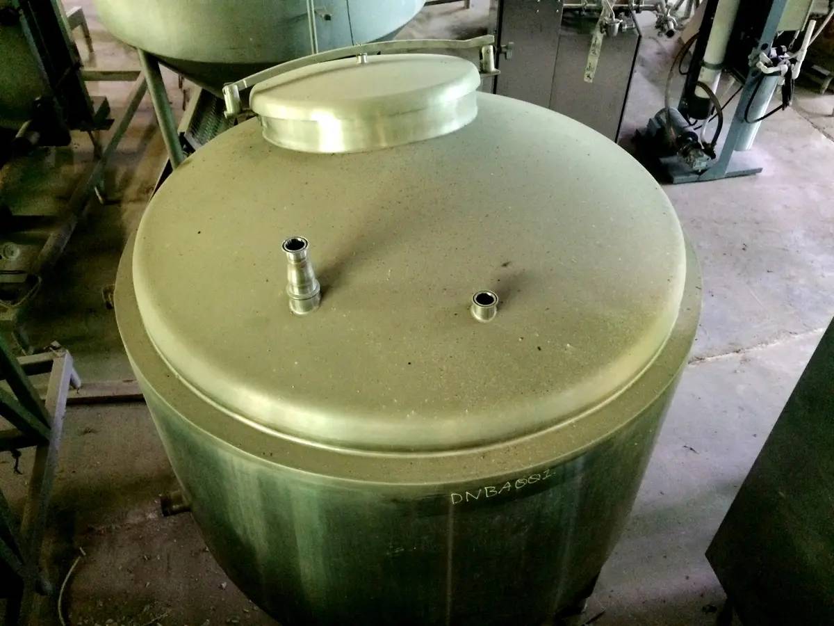 262 gallon FBN Metal Products #262-GAL-TK, Stainless Tank, 50" diameter x 36" deep, 20" diameter Manhole - Image 6