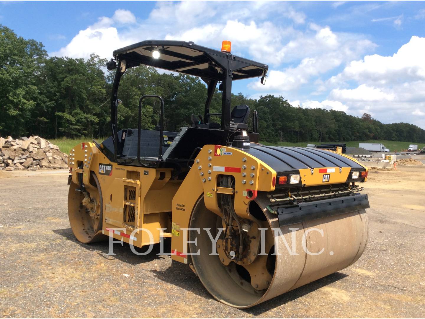 Caterpillar CB13, Twin Drum Roller, 2218 hours, S/N: PWP00219, 2018 - Image 4