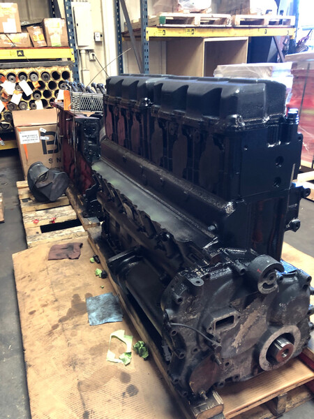 375 HP Mack #E7-ETECH, remanufactured standard long block engine - Image 2