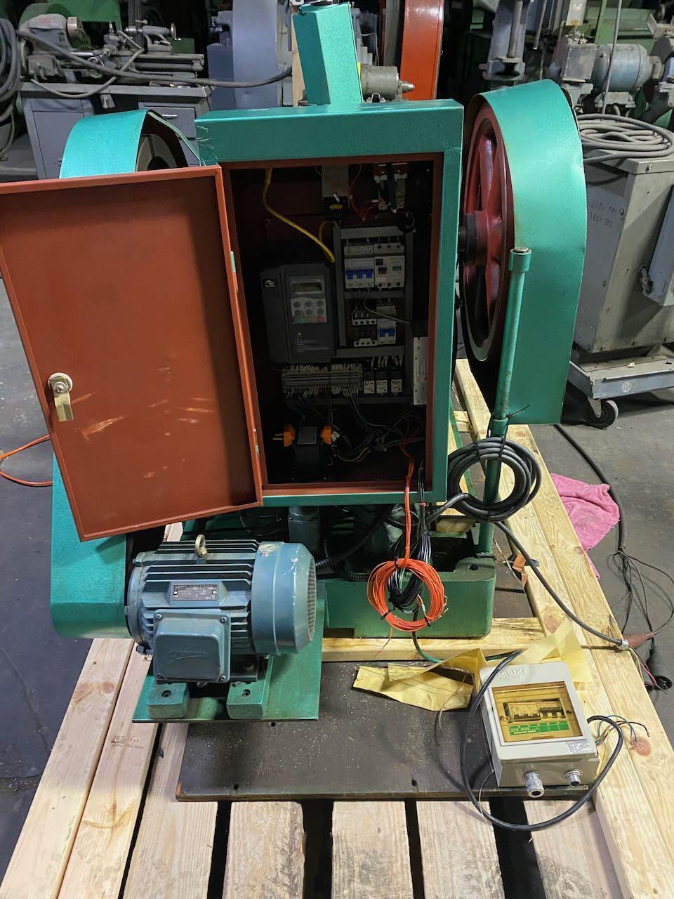 1/8" Shanghai Wuling #SD-30, Bi-Metal contact heading machine, 0-130 PPM, vari-speed, 2014 - Image 4