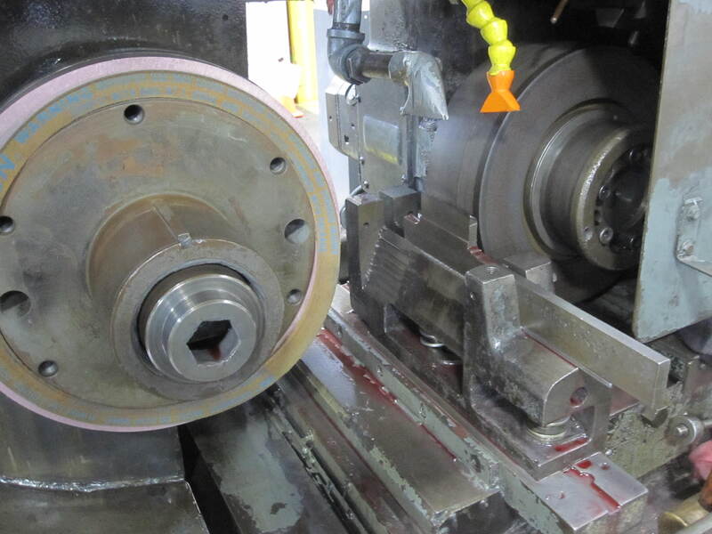 Cincinnati No. Cinco-15, centerless grinder, 24" grinding wheel, 12" regulating wheel, coolant - Image 2