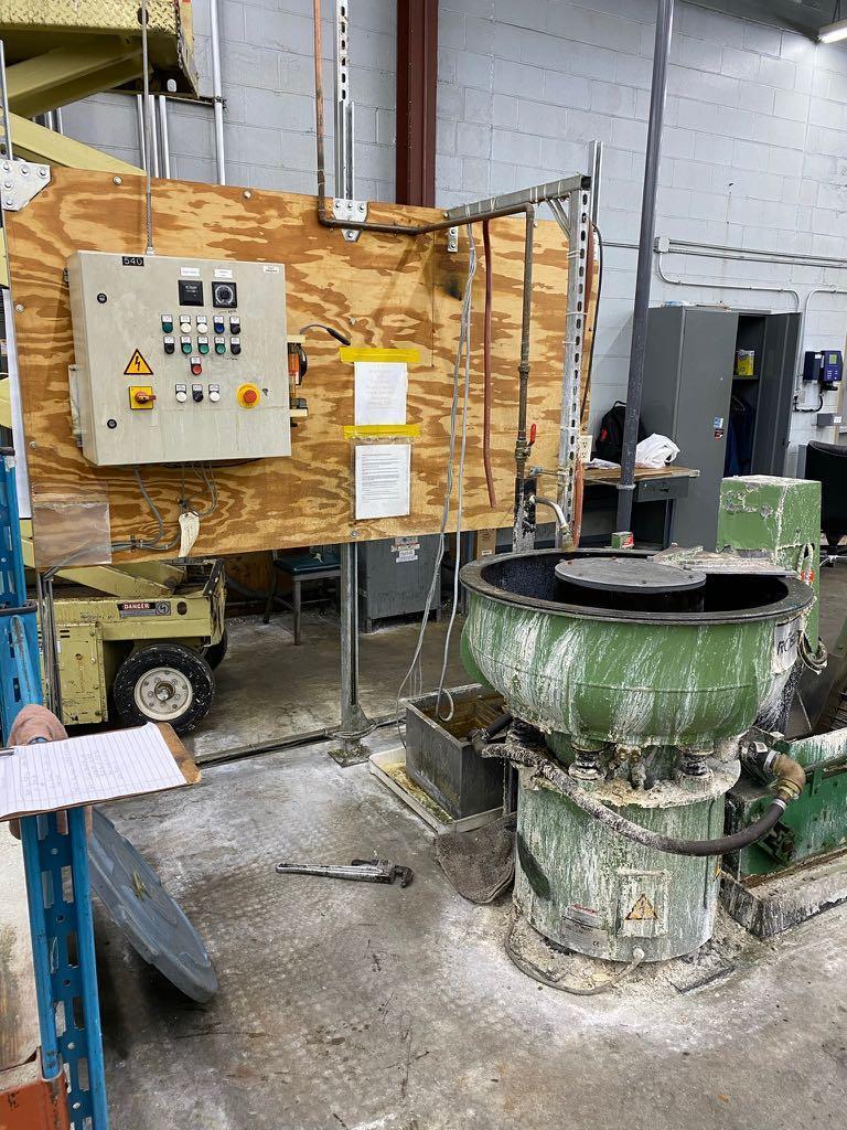 Rosler #R/125/50, vibratory finisher, 30" wide, 12" deep, 25" discharge height, rubber lined bowl, 1999 - Image 2
