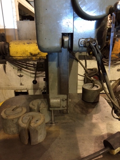 18" x 9" Grob #NS18, vertical band saw, tilting table, foot activated power feed - Image 3