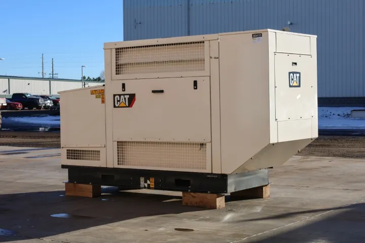 50 KW Caterpillar #DG50-2, generator, sound attenuated enclosure, 277/480 Volts, 2017, #090410 - Image 2