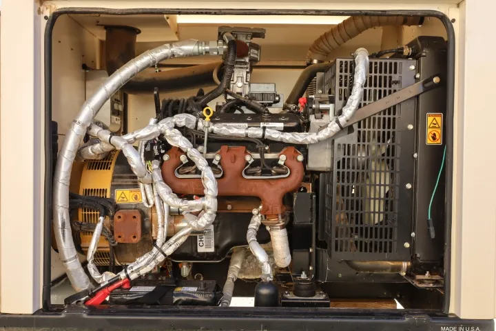 50 KW Caterpillar #DG50-2, generator, sound attenuated enclosure, 277/480 Volts, 2017, #090410 - Image 4