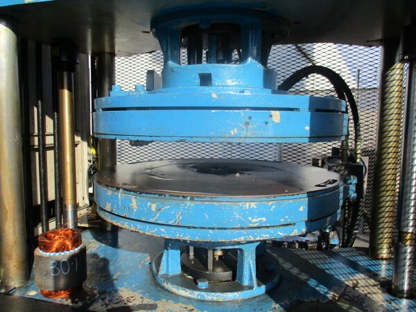 MPC #140 Stator end turn frame blocker / hydraulic vertical stator press, 1998 - Image 9