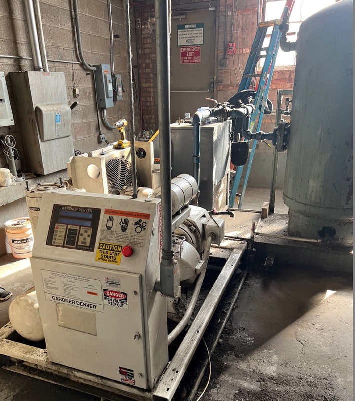 105 cfm, 100 psig, Gardner Denver #EBH99D, Air Compressor, 40 HP, 460 V., 1998 - Image 1