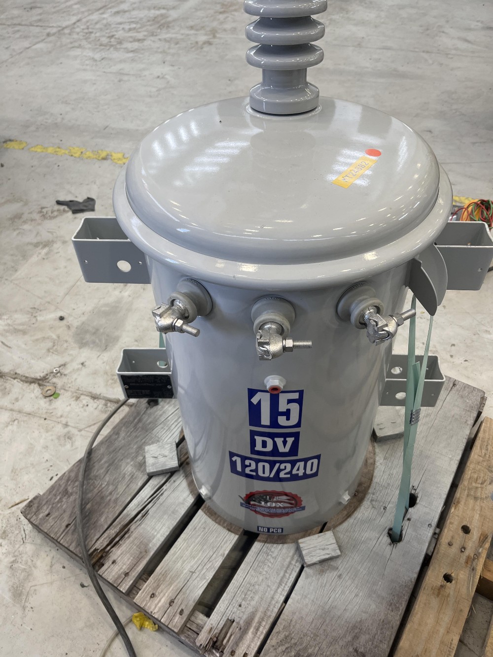 15 KVA 7200 Primary 120/240 Secondary, 1 phase, Polemount Transformer, Ready To Ship, New - Image 1