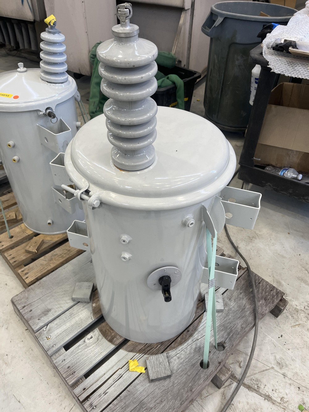 15 KVA 7200 Primary 120/240 Secondary, 1 phase, Polemount Transformer, Ready To Ship, New - Image 2
