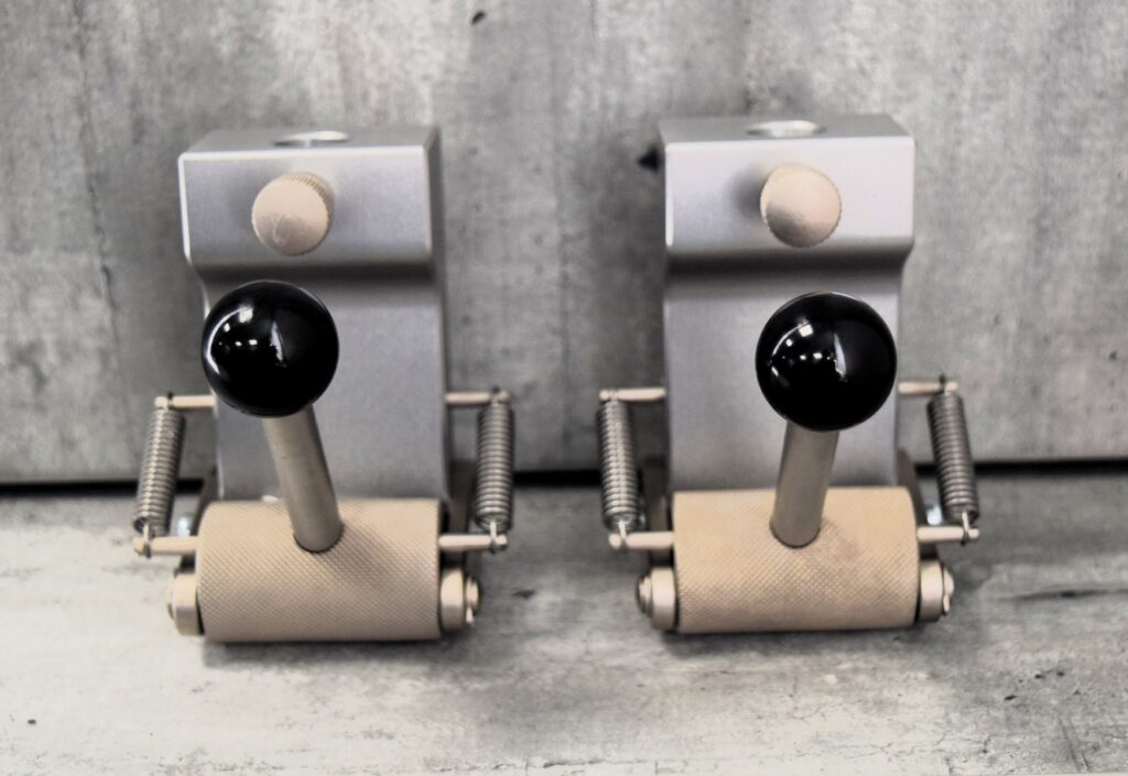 Eccentric Roller Grips, Rated 5 kN (1125 lb), 7 mm (0.27" ) max sample thickness - Image 2