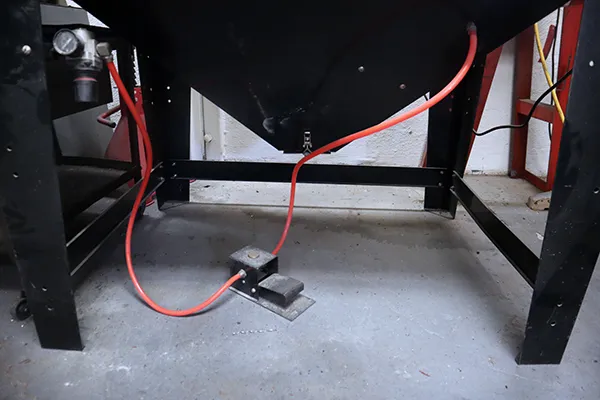 36" x 24" Cabinet Sandblaster, foot pedal, dust collector - Image 5