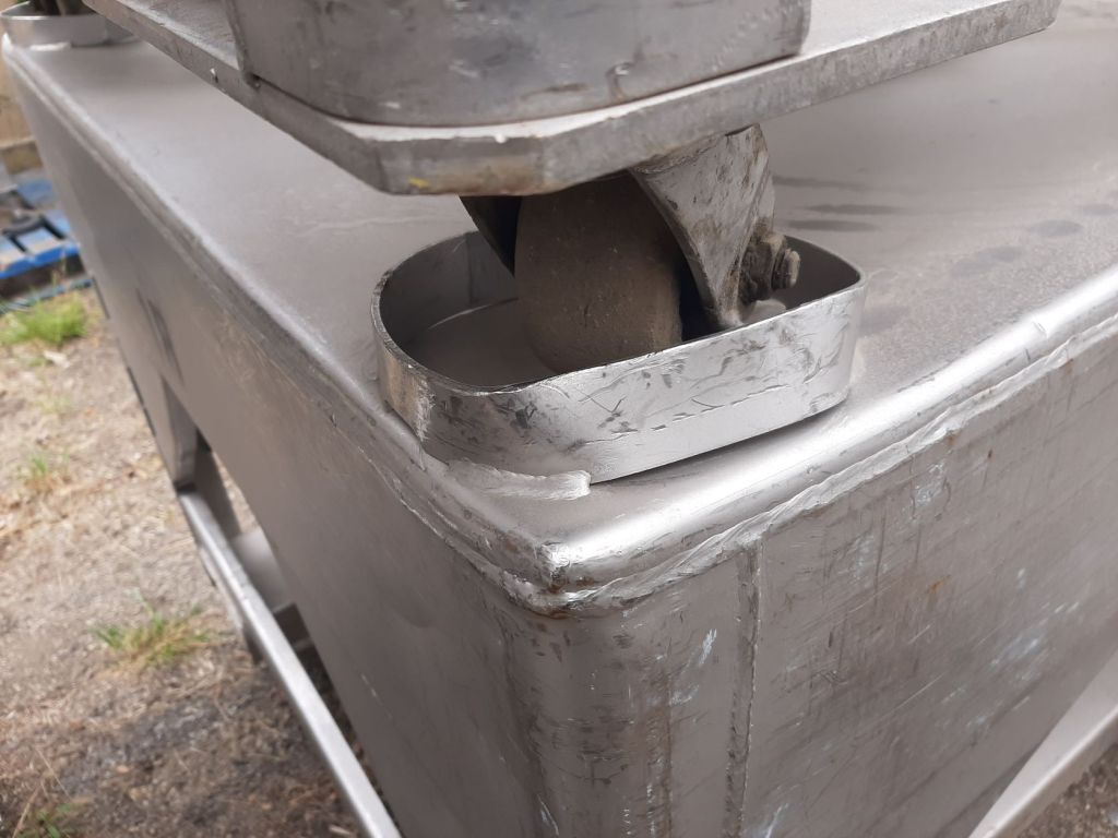 25 cu.ft., Flo-Bin, Tote Tank, Stainless Steel, 190 gallon, 45" x 46" x 10" striaght side, 280" deep cone - Image 4