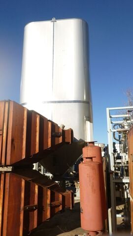 950 cu.ft., Bin, Stainless Steel, 8' x 8' x 14' straight side, 45 deg. Cone, 4' discharge, 30" side manway - Image 3