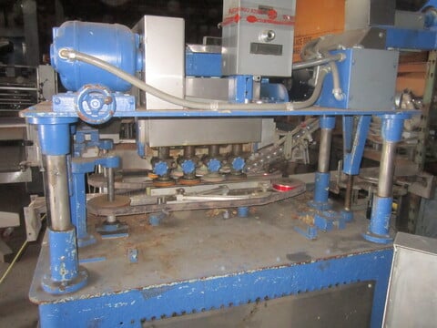 Capper Screw Machine, 8-Spindle, Gripper belts, 1.532" diameter x 1.062" H capacity - Image 3