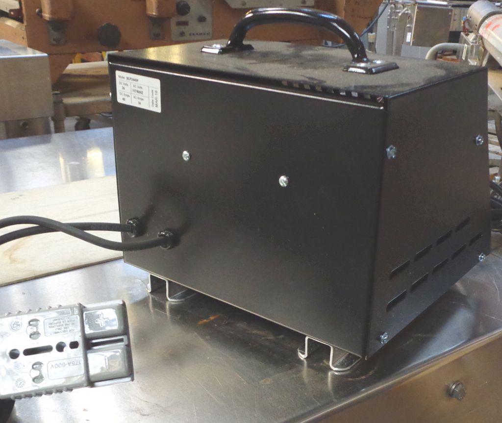 Quick Charge Corporation #SCP2440P, select-a-charge programmab, 24 VDC, 40 Amps DC, 117 VAC, 14 Amps AC, 120 - Image 2