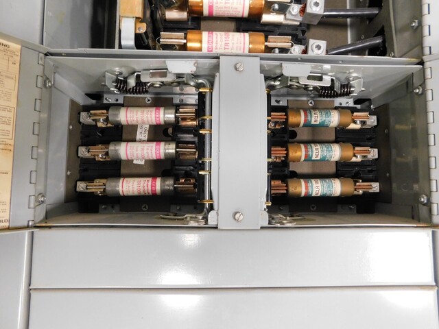 400 Amp. Goulds, VB Series 6 I-T-E, panel board/switchboard, 120/208 Volts 3 phase - Image 10
