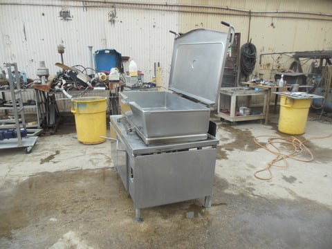 Market Forge #1700, Braiser Cooker, 40 gallon, 114000 BTU, 115 V, manual tilt, 1987 - Image 2