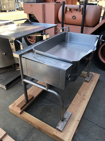 Groen #FPC-4C, Electric Braising Pan, Stainless Steel, 41" L x 25" width x 7" deep Pan, 14.3 kW, 208 V - Image 3