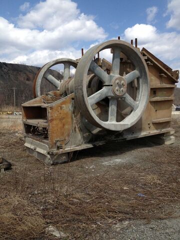 74" x 54" Kobelco #90C-DH, Blake Type Jaw Crusher, double toggle, Carbon Steel, includes vibrating grizzly - Image 1