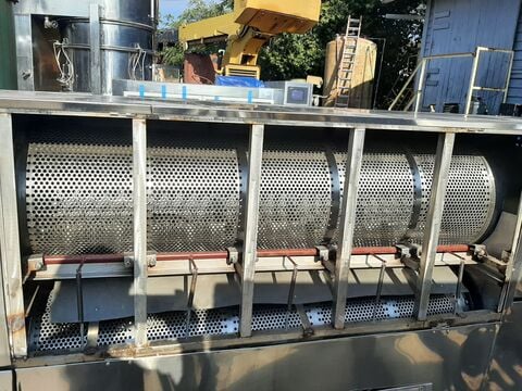 Chili Pepper Stem Cutting Machine, Stainless Steel, (2) 15" diameter x 118" L rotary drums, 5/16" screen - Image 6