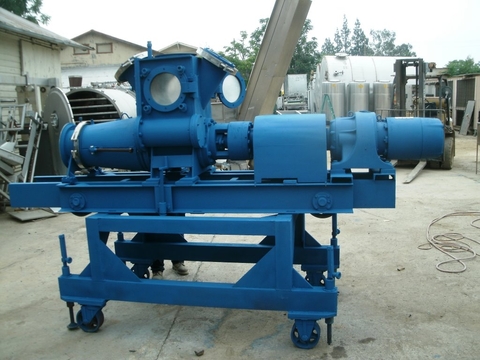 Bonnot, Extruder, Stainless Steel, jacketed, 15.5" diameter x 40" L, 24" x 24" x 32" deep trough, 4.5" - Image 2