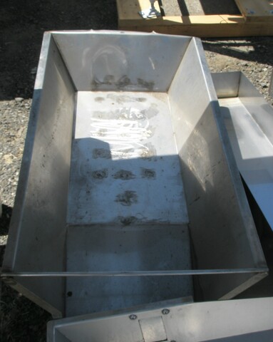 Vibratory Feeder, 12" width x 21" L flat section, 12" width x 9" L declined discharge, 7" H flared sidewalls - Image 2